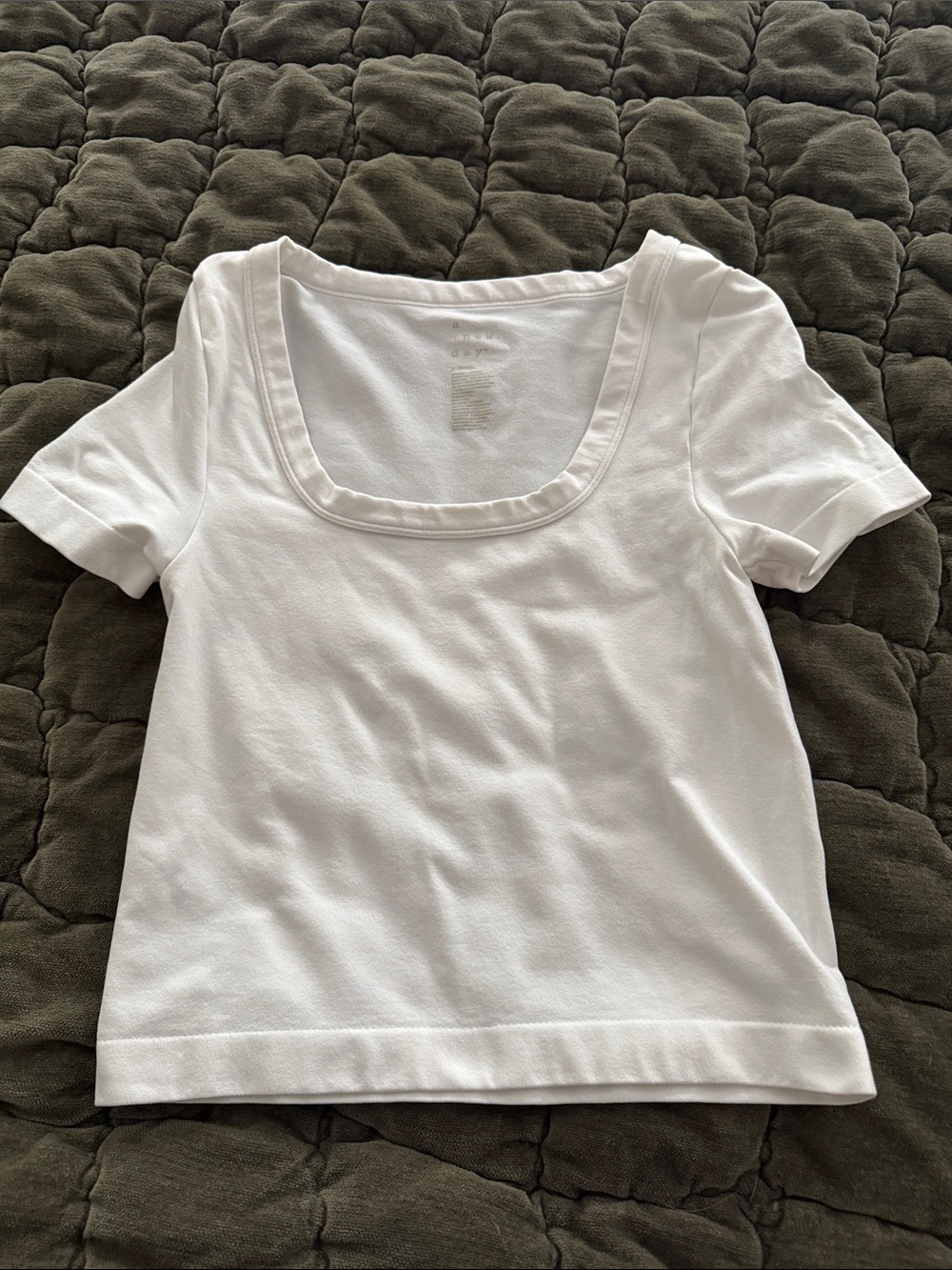 a new day White Scoop Neck Cropped Tee XS fitted stretch